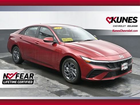 Used 2024 Hyundai Elantra SEL image 1