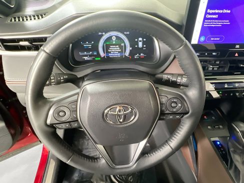 Used 2024 Toyota Venza Limited image 11