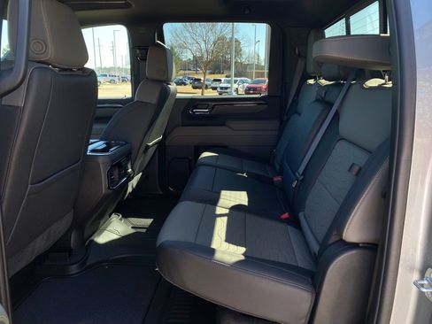 Used 2025 Chevrolet Silverado 2500 ZR2 w/ Technology Package image 33