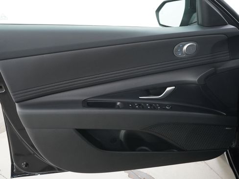 Certified 2025 Hyundai Elantra Limited FWD image 19