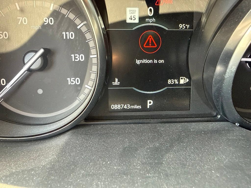 Used 2018 Land Rover Discovery Sport HSE AWD/4WD image 1