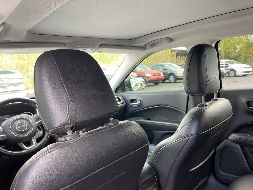 Used 2018 Jeep Compass Limited w/ Navigation Group AWD/4WD image 10