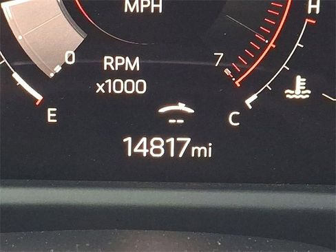 Used 2024 GMC Acadia AT4 w/ Luxury Package image 12