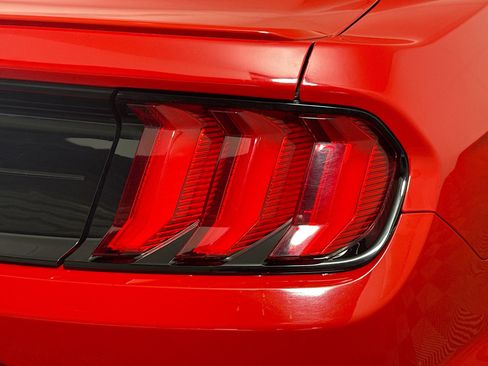 Used 2018 Ford Mustang Coupe w/ Equipment Group 101A RWD image 32