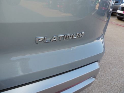 Used 2024 Nissan Pathfinder Platinum FWD image 22