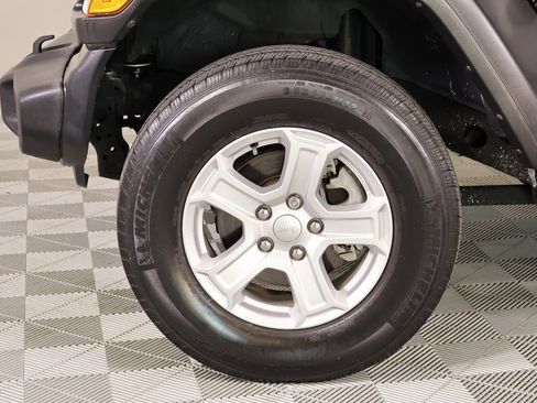 Used 2020 Jeep Wrangler Sport image 15