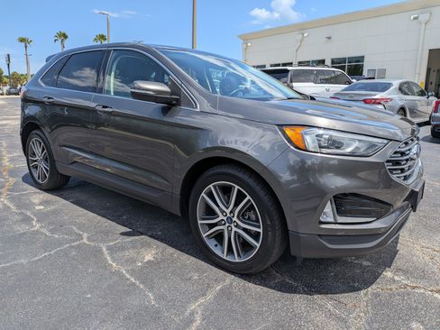 Used 2019 Ford Edge Titanium w/ Cold Weather Package AWD/4WD image 2