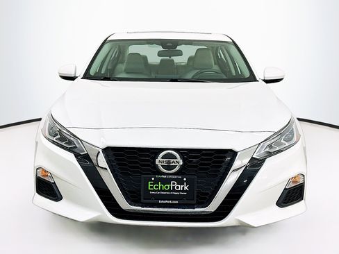 Used 2022 Nissan Altima 2.5 SV w/ SV Premium Package image 2