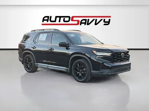 Used 2025 Honda Pilot Touring image 1