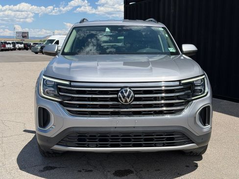 Used 2024 Volkswagen Atlas SE AWD/4WD image 2