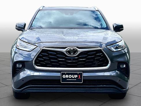 Used 2025 Toyota Highlander Limited AWD/4WD image 4