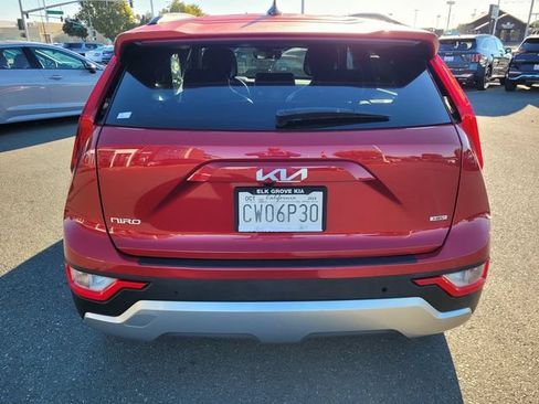 Used 2024 Kia Niro EX FWD image 5