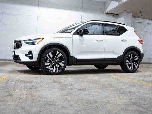 New 2026 Volvo XC40 B5 Ultra w/ Protection Package Premier image 3