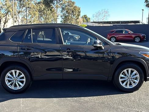 Used 2023 Toyota Corolla Cross LE image 2