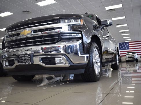 Used 2019 Chevrolet Silverado 1500 LTZ w/ LTZ Premium Package image 4