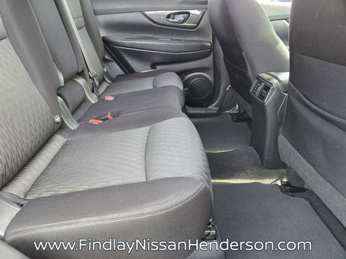 Used 2018 Nissan Rogue SV image 14