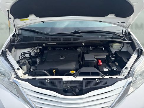 Used 2015 Toyota Sienna LE AWD/4WD image 23