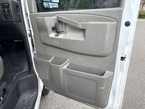 Used 2018 Chevrolet Express 2500 image 9