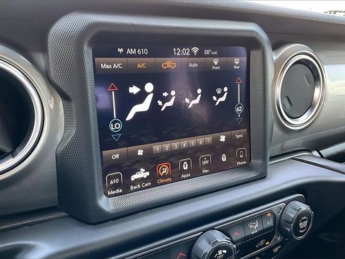 Used 2020 Jeep Gladiator Overland image 26
