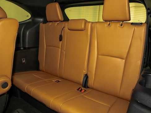 Used 2021 Toyota Highlander Platinum image 11