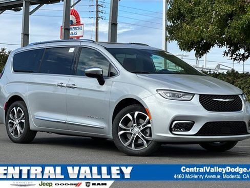 New 2026 Chrysler Pacifica Pinnacle w/ Trailer Tow Group image 1
