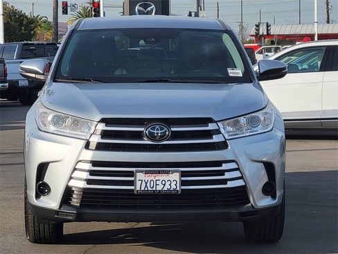 Used 2017 Toyota Highlander LE image 25