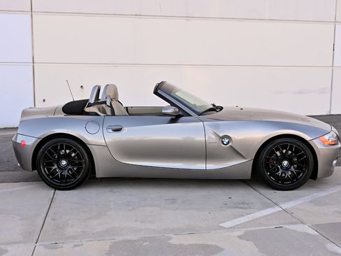 Used 2004 BMW Z4 3.0i RWD image 17