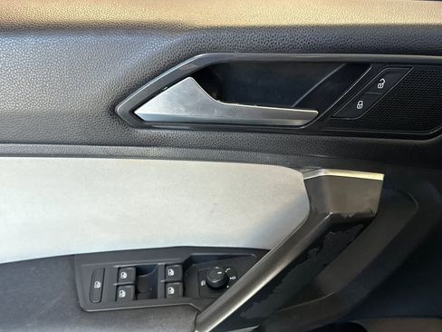 Used 2018 Volkswagen Tiguan S FWD image 15