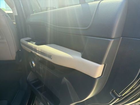 Used 2024 Ford Expedition Limited image 11