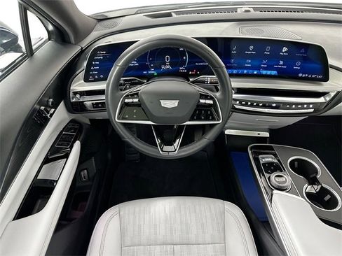 Used 2024 Cadillac Lyriq Luxury image 11
