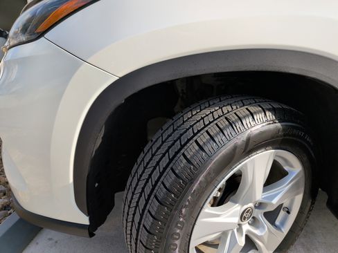 Used 2021 Toyota Highlander LE image 12