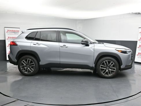 Used 2026 Toyota Corolla Cross XLE image 9