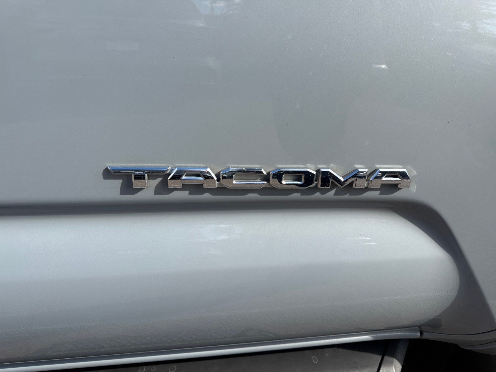 Used 2018 Toyota Tacoma TRD Sport AWD/4WD image 23