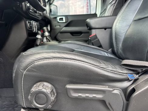 Used 2020 Jeep Wrangler Unlimited Sahara AWD/4WD image 14