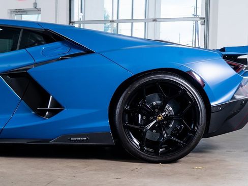 Used 2024 Lamborghini Revuelto image 14