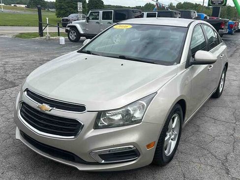 Used 2016 Chevrolet Cruze LT FWD image 4