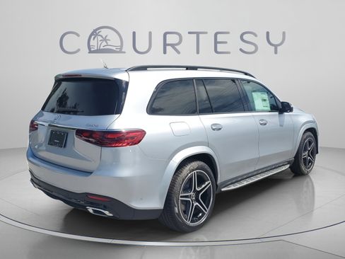 Certified 2026 Mercedes-Benz GLS 450 4MATIC image 4