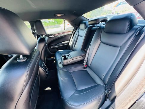 Used 2014 Chrysler 300 RWD image 25