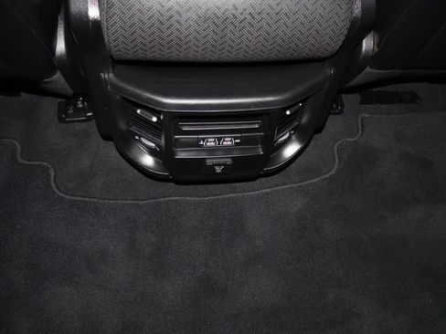 Used 2019 RAM 1500 Laramie AWD/4WD image 37