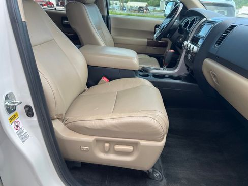 Used 2014 Toyota Sequoia Platinum AWD/4WD image 17