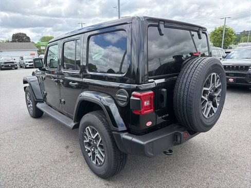New 2026 Jeep Wrangler Unlimited Sahara AWD/4WD image 5