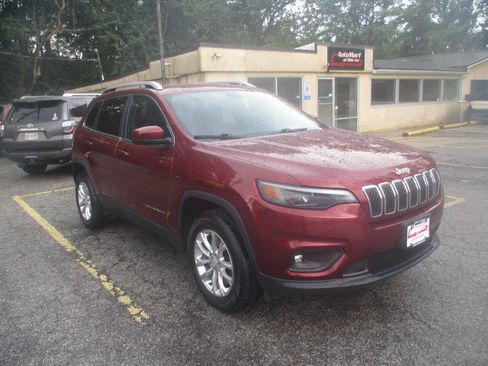 Used 2019 Jeep Cherokee Latitude w/ Popular Appearance Group AWD/4WD image 4
