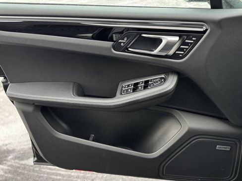 Certified 2023 Porsche Macan image 13