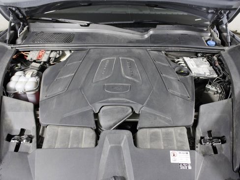 Used 2024 Porsche Cayenne Coupe image 43