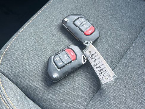 Used 2024 Jeep Wrangler Unlimited w/ Convenience Group image 26