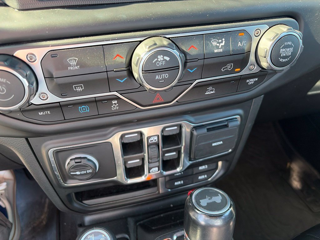 Used 2023 Jeep Wrangler Unlimited Sahara AWD/4WD image 19