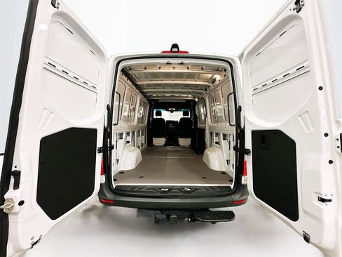 Used 2025 Mercedes-Benz Sprinter 2500 image 24