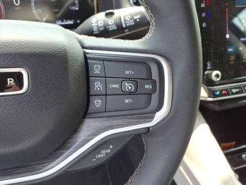 Used 2022 Jeep Wagoneer Series I w/ Convenience Group I AWD/4WD image 28