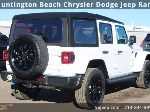 Used 2023 Jeep Wrangler Unlimited Sahara w/ Safety Group image 5