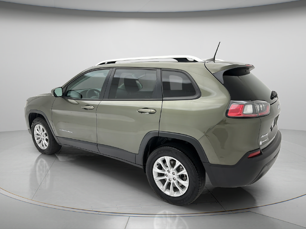 Used 2021 Jeep Cherokee Latitude w/ Mopar Interior Package AWD/4WD image 4